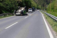 Auto završilo na krovu, četvoro povrijeđenih
