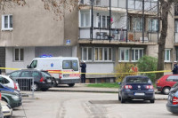 Žena pala sa prozora stana, prevezena u Klinički centar