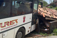 Autobus sletio sa puta, nekoliko povrijeđenih osoba
