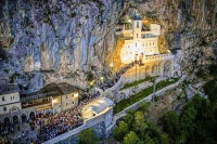 Šta znači kad se dijete krsti na Ostrogu: Ovo pravilo se strogo poštuje!