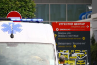 Upucan mladić (20), izbačen iz automobila ispred Urgentnog centra
