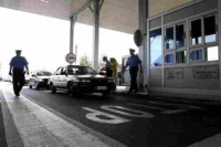 Dvojici policajaca određeno zadržavanje zbog primanja mita