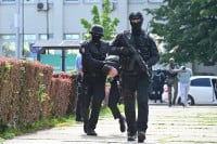 Akcija u Banjaluci: Zbog droge "palo" 19 osoba, među njima i djevojka (FOTO)