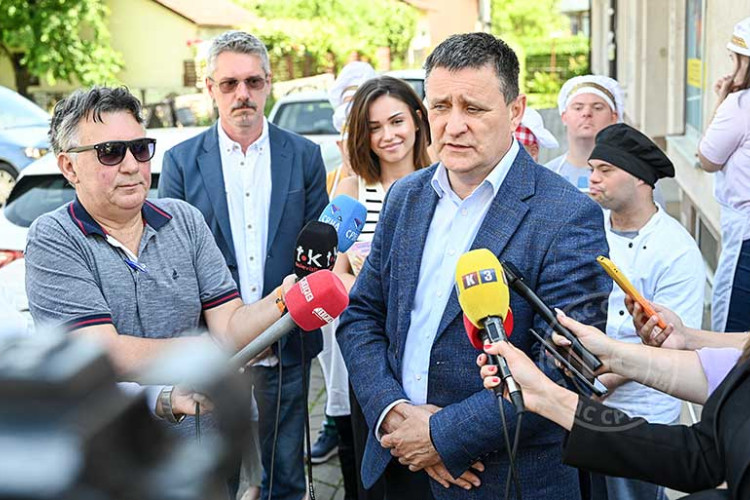 Бресквица донијела радост у Даун синдром центар