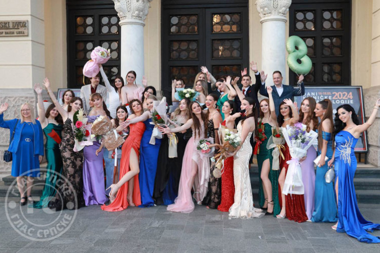 Матуранти Медицинске школе прославили матурско вече
