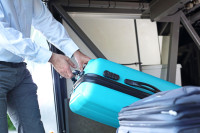 U autobus sa suncobranom i krevecem?!