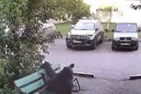 Pao sa trećeg sprata, pa ustao i otišao kao da se ništa nije desilo