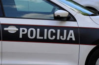 Uhapšen muškarac zbog paljevine dva automobila