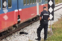 Dvoje povrijeđeno u sudaru voza i kombija
