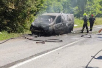 Potpuno izgorio kombi kod Karanovca