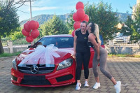 Šefica iz BiH radnici poklonila mercedes