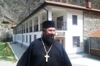 Iguman Mihailo: Srbi će pomažući jedni drugima opstati na ovim prostorima
