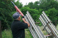 Neeksplodirana protivgradna raketa pala na porodičnu kuću