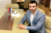 Davidović: Dok povratnike u FBiH napadaju, Helez pozira sa puškom