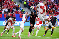 Suspendovani kosovski novinar opet pokazao dvoglavog orla (FOTO)