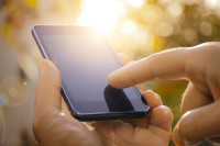 Vrućine mogu uništiti telefon: Trik kako da se zaštite!