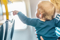 Putujete avionim sa bebom: Evo šta bi trebalo da znate