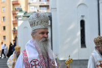 Služena liturgija u manastiru Gračanica,Teodosije: Ovde smo da pokažemo vjernost vjeri