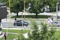 Drama u Tuzli: Iz auta u svadbenoj koloni pucali na zgrade i most za pješake