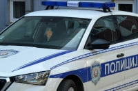 Upali u kafić sa pištoljem, pa brutalno tukli mladića pred gostima