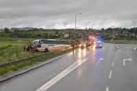 Autobus sletio sa autoputa „9.januar"