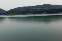 Prevrnuo se čamac na Zlatarskom jezeru, nestao muškarac