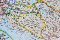 Uprkos apelima: Komšije gluve na pozive za utvrđivanje međe!