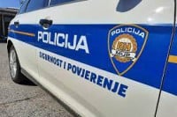 Zaboravio da podigne ručnu kočnicu, pa pregazio dijete