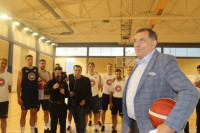 Dodik posjetio košarkaše Srbije u Staroj Pazovi