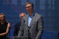 Vučić: Bećirović i Helez neka se bave rezolucijama i dronovima, a Srbija će putevima i rastom