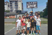 Sportisti obnavljanju školske sportske terene u Gradišci