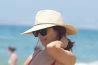 Paparaco slike Eve Longorije sa plaže zapalile internet (FOTO)