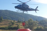 Helikopterski servis Srpske ponovo angažovan na gašenju požara kod Gacka