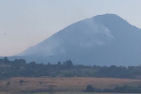 Požar na području Gacka djelimično suzbijen, borba sa vatrom se nastavlja