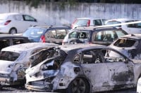 Dva automobila potpuno izgorjela na parkingu, još sedam oštećeno