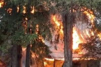 Grom zapalio vikendicu na Vlašiću
