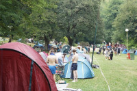 Otvoren OK kamp na Tjentištu: Ljubitelji prirode i dobre muzike „zauzeli pozicije" u srcu Nacionalnog parka Sutjeska