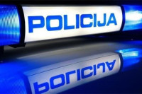 Muškarac prijetio policajcima sjekirom i nožem, preminuo tokom hapšenja