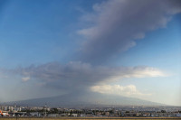 Etna paralisala letove, putnici zarobljeni