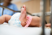 Presuda: Babica i ginekolog nisu krivi za nesavjesno liječenje zbog pada bebe na pod
