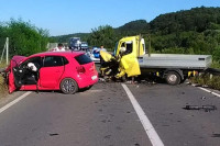 Težak sudar kod Laktaša: Vozila smrvljena, saobraćaj obustavljen