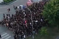 Euforija pred meč: Veliki broj navijača Borca stigao pred Gradski stadion