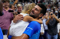 Tara opet ukrala šou: Evo šta je Noletova ćerka donijela na finale OI (FOTO)