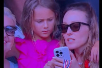 Najljepši snimak danas: Đokovićeva mezimica u Parizu pjeva "Bože pravde" (VIDEO)