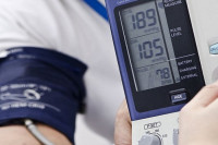 Čovjek gledao utakmicu, pa završio u Hitnoj zbog visokog pritiska