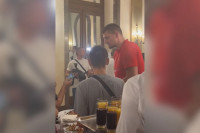 Šou košarkaša ne prestaje: Jokić napustio slavlje da bi večerao (VIDEO)