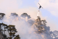 Helikopteri gase vatru u NP “Sutjeska”, izviđanje terena u toku