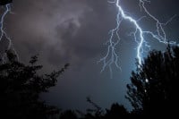 I danas nepogode uz jače pljuskove sa grmljavinom