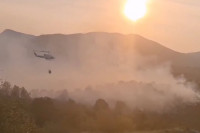 Požar kod Gacka pod kontrolom, vatrogasci ostaju da dežuraju