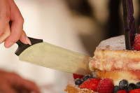 ŠOK: Restoran naplatio 58 evra rezanje i serviranje torte!